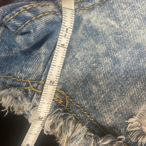 3️⃣/$15! Distressed, light wash denim shorts - Picture 7 of 7